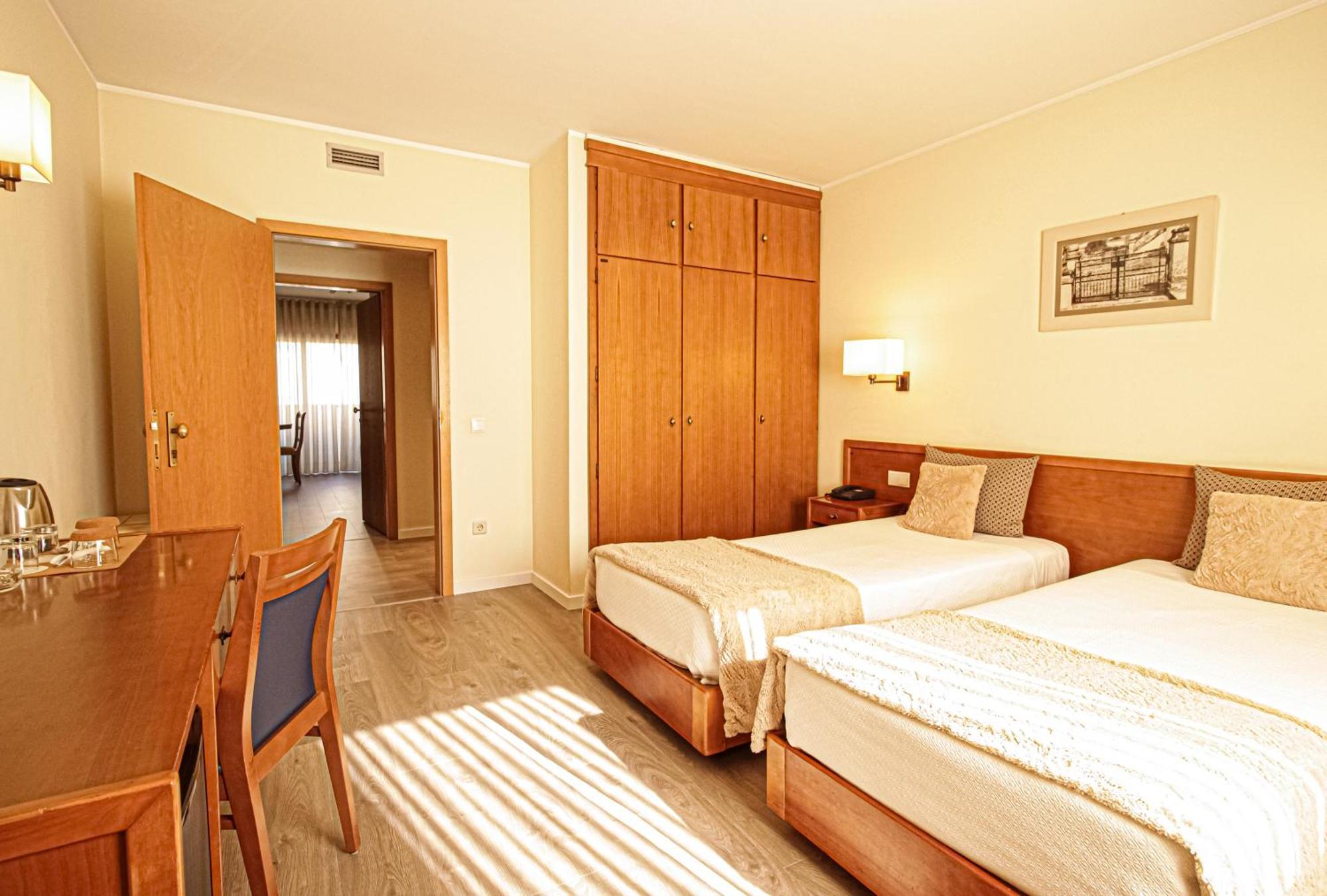 Hotel Dos Loios Santa Maria da Feira Exteriör bild