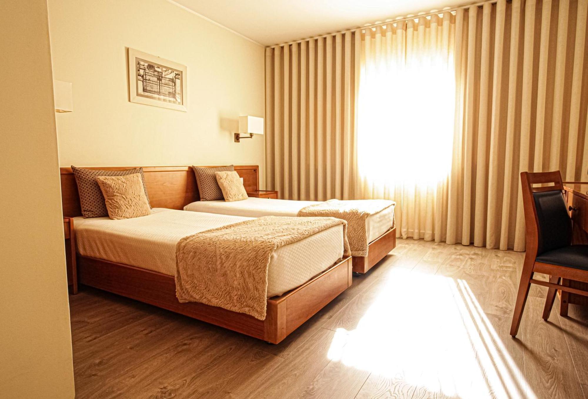 Hotel Dos Loios Santa Maria da Feira Exteriör bild