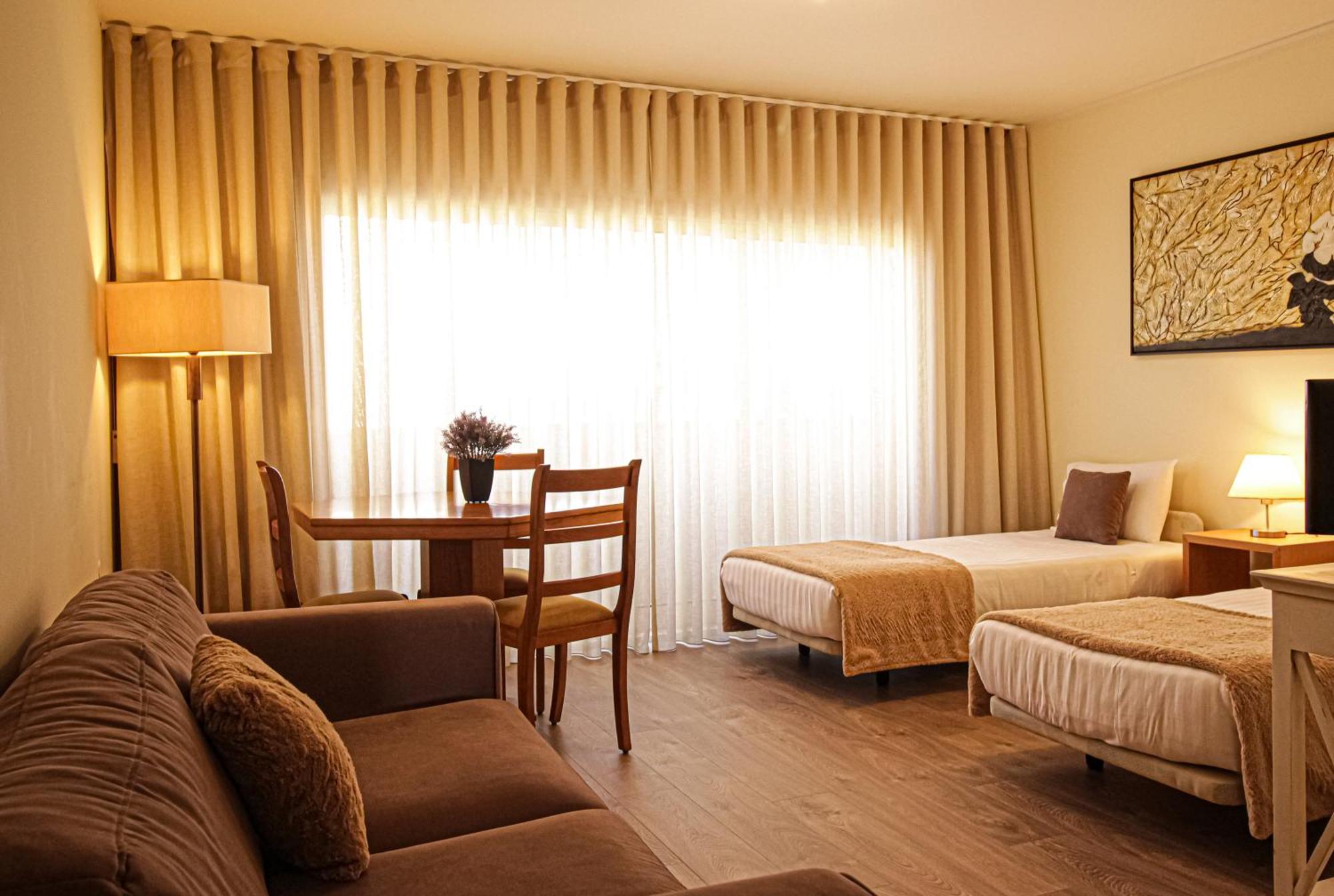 Hotel Dos Loios Santa Maria da Feira Exteriör bild