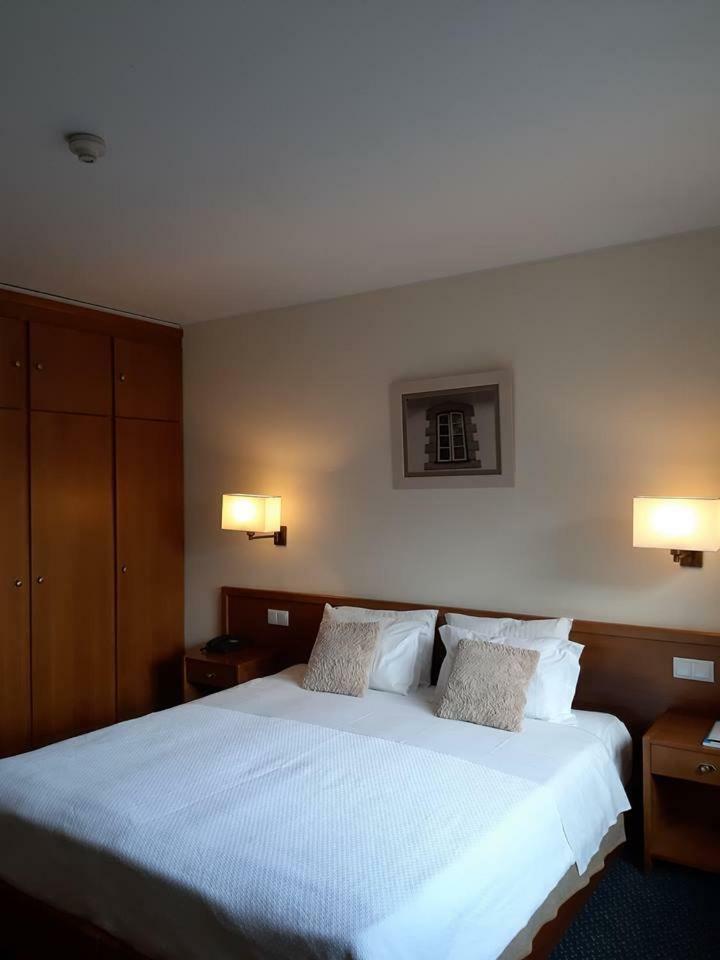 Hotel Dos Loios Santa Maria da Feira Exteriör bild