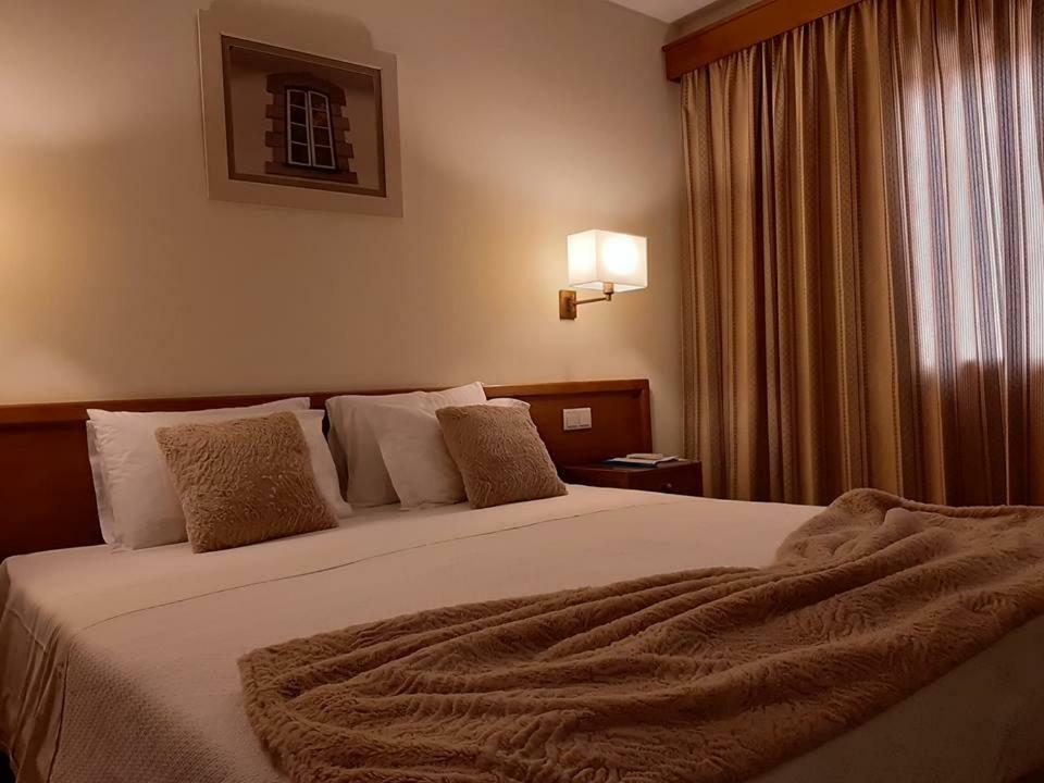 Hotel Dos Loios Santa Maria da Feira Exteriör bild